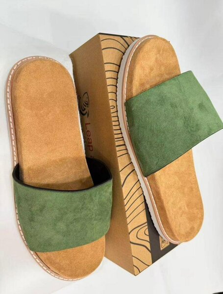 Sandales en daim vert confortables