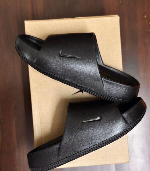 Claquettes noires confortables