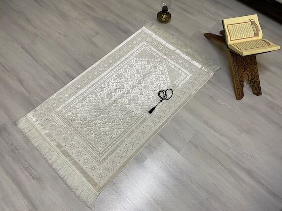 Tapis  blanc de prière élégant