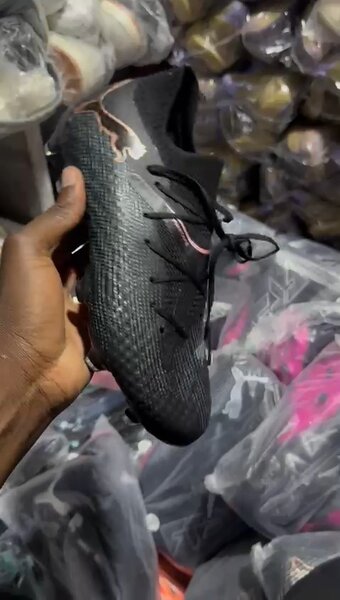 Chaussures de football élégantes