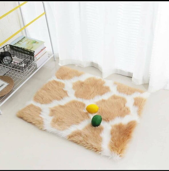 Tapis en fourrure synthétique marron et blanc