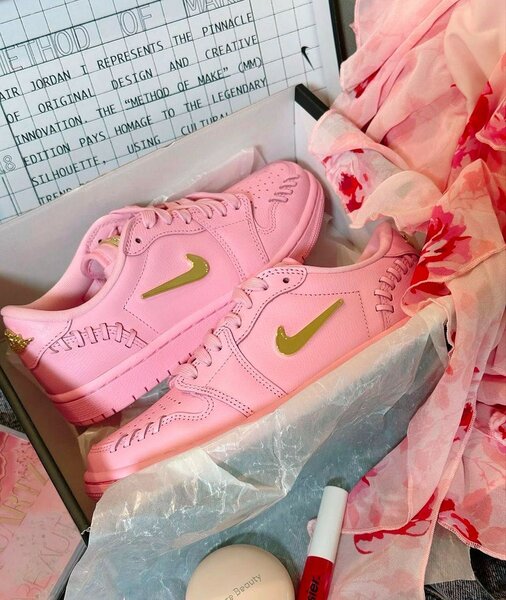 NIKE SB PINK