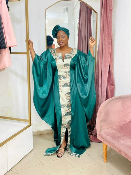 Robe caftan élégante en soie