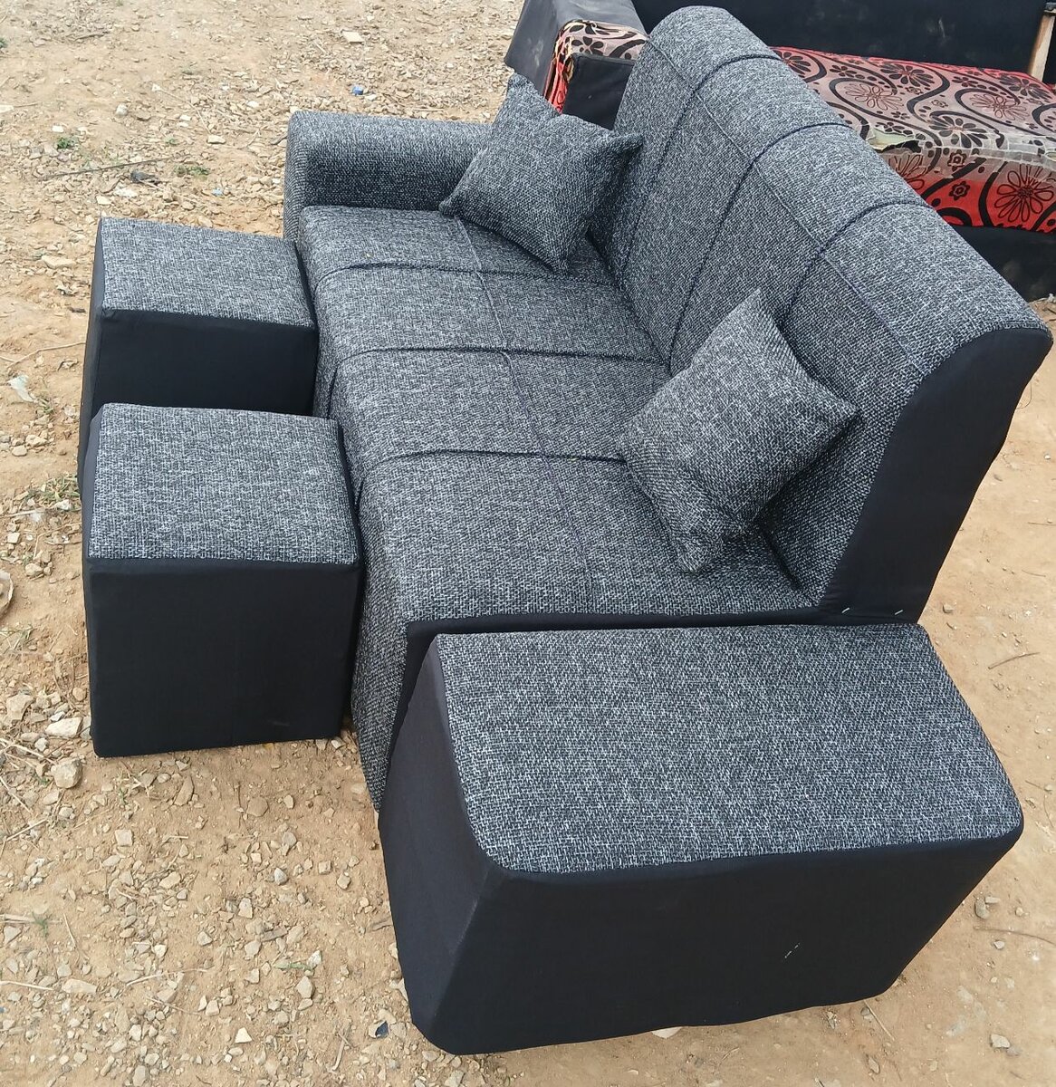 Canapé modulaire avec poufs