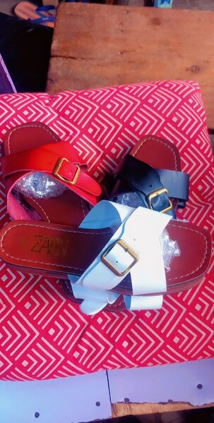 Sandales en cuir colorées