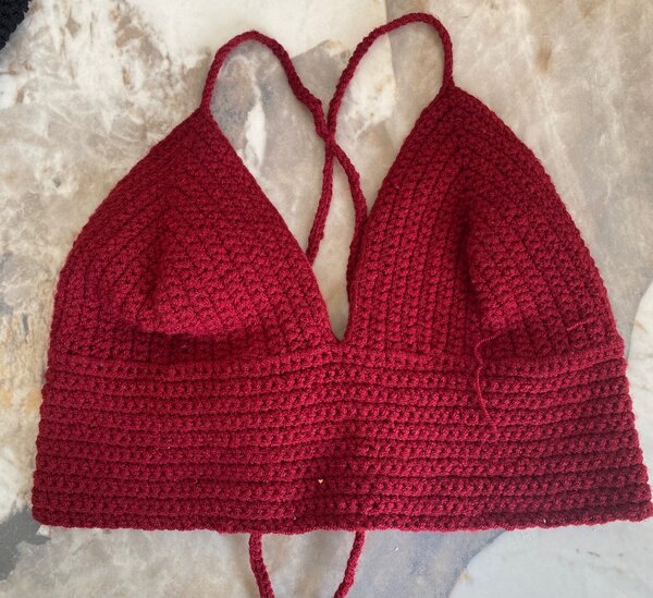 Top crochet bordeaux élégant