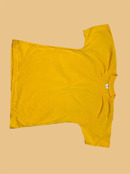 T-shirt jaune imprimé artistique