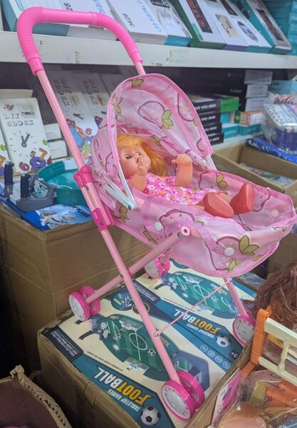 Poussette de poupée rose pliable