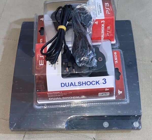 PS3 occasion quasi +20 jeux et 2 manettes