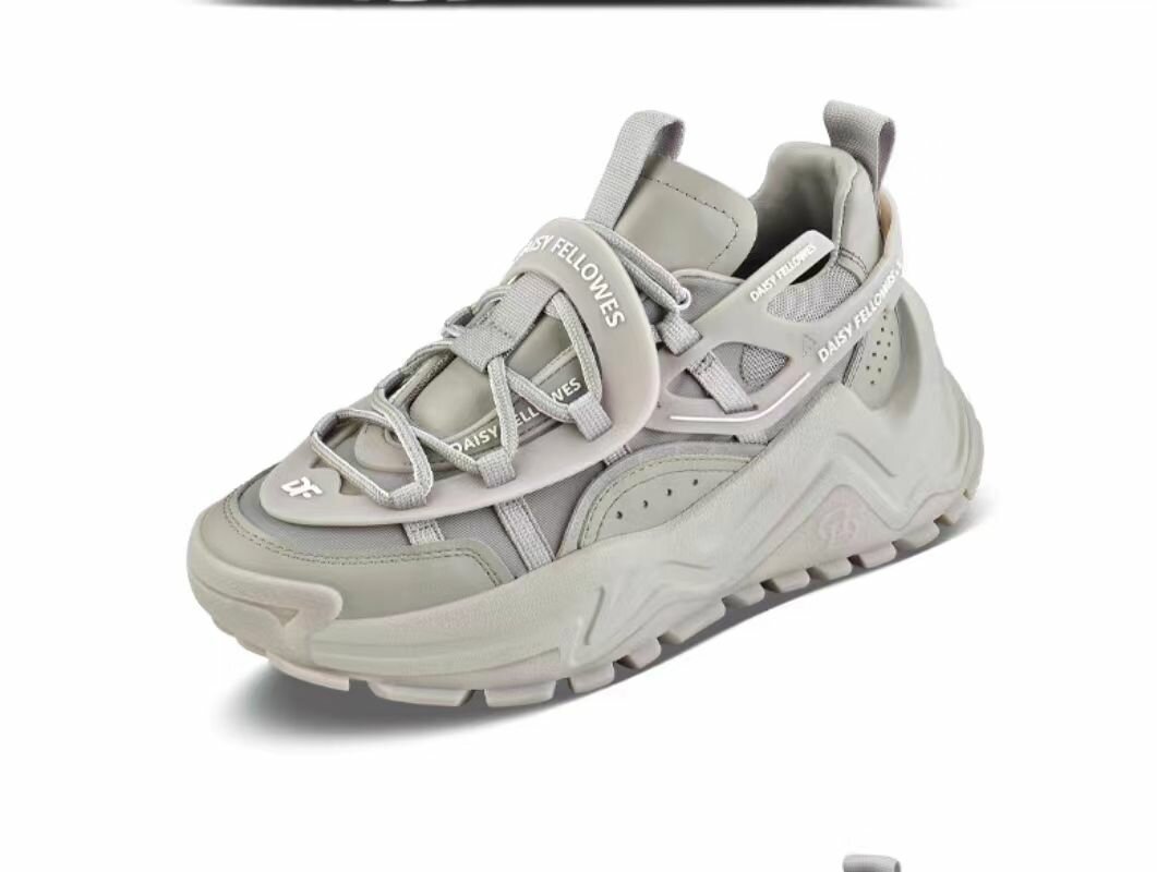 Daisy fellowes sneakers