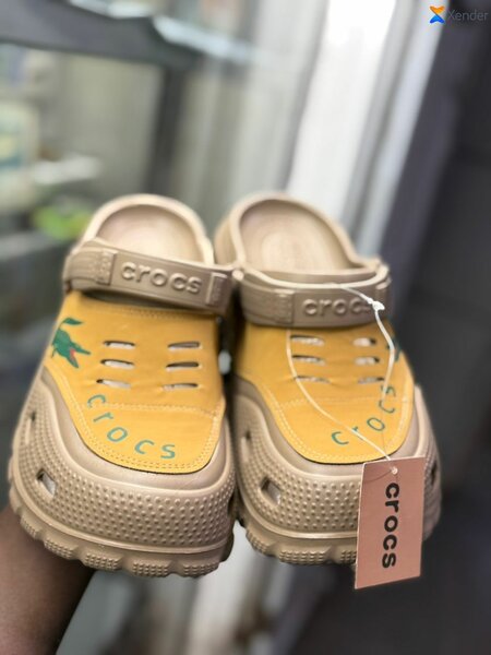 Sabots Crocs jaunes confortables