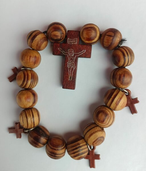 Bracelets en bois religieux
