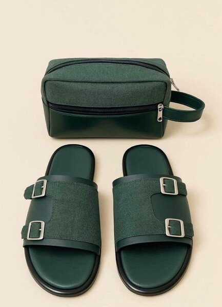 Sandales vertes et pochette assortie