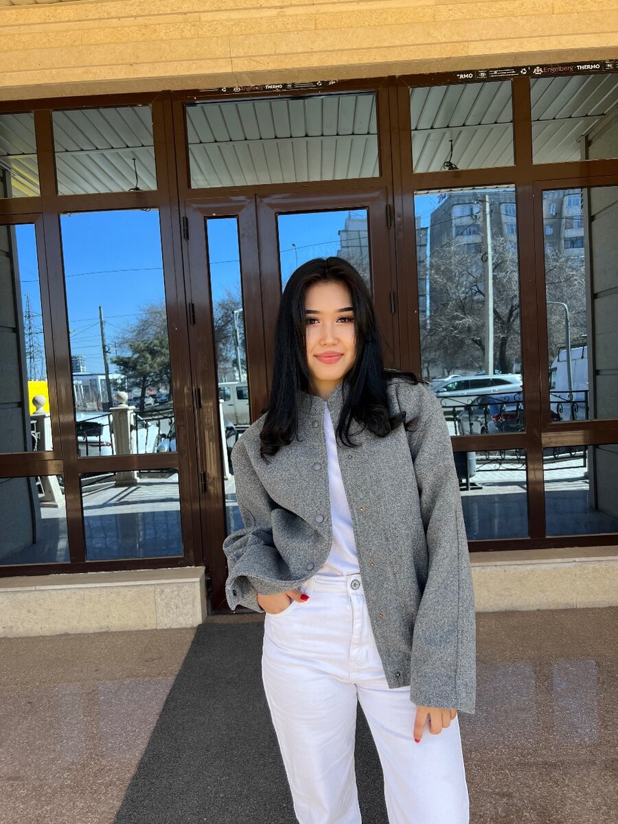 Шикарный бомбер новый