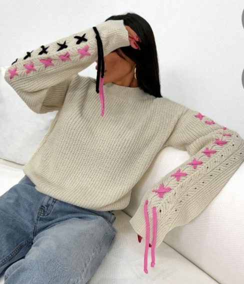 Pull tricoté à lacets