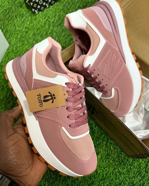 Ladies sneakers