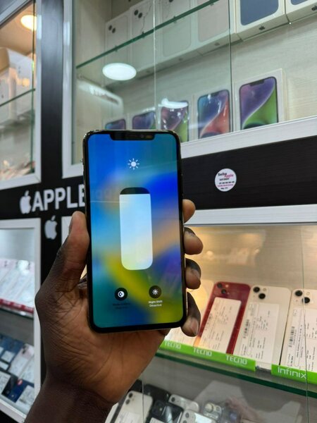 Iphone 11pro max 64giga sans face ID très propre