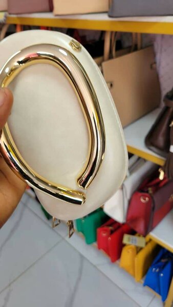 Pochette élégante en cuir