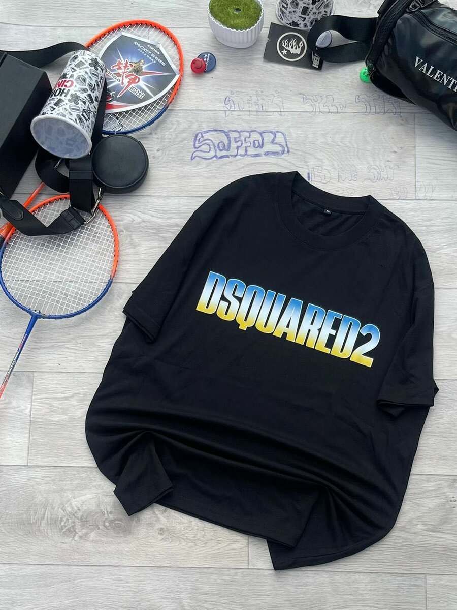 T-shirt graphique moderne homme