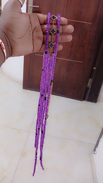 Collier de perles violet