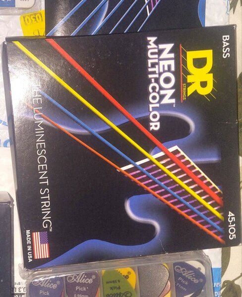 DR Neon Multi-Color Cordes de Basse