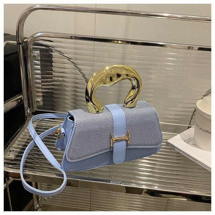 Sac élégant à poignée dorée