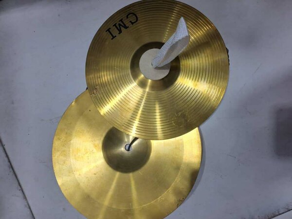 Cymbales de fanfare en leton