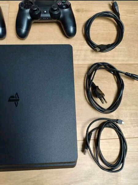 Console PS4 Slim avec Manettes