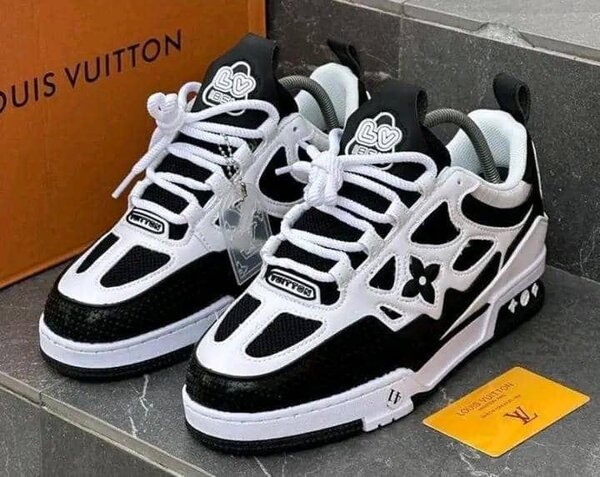 Baskets Louis Vuitton Noires