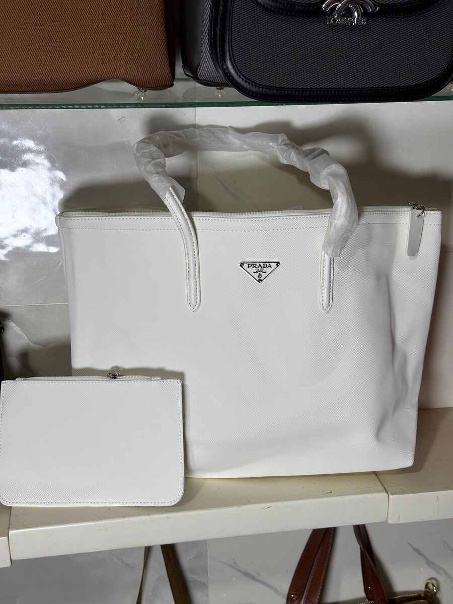 Sac à main élégant avec pochette