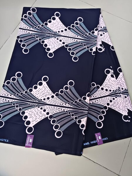 Fabric with a dark blue print of 6 meters