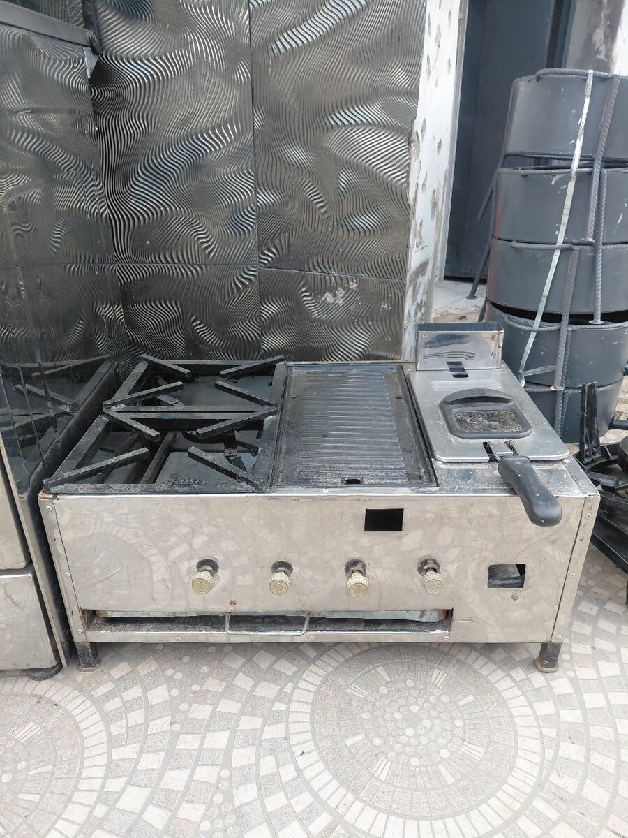 Cuisinière professionnelle inox