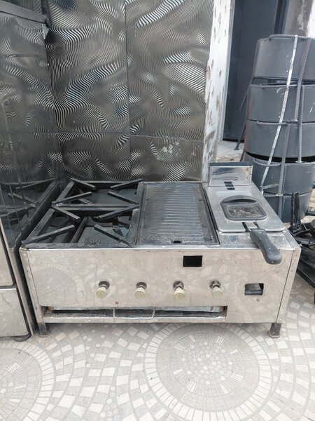 Cuisinière professionnelle inox