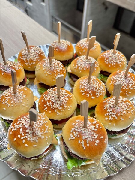 10 Mini burgers