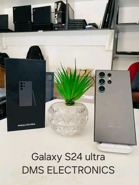 Samsung Galaxy S24 ultra  // 512gb storage    12gb ram // 200MP main camera  // 5000mAh battery capacity 