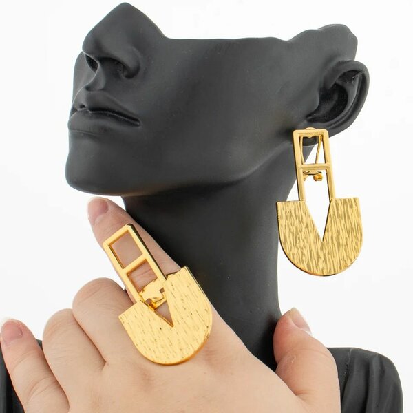 Boucles d'oreilles et bague