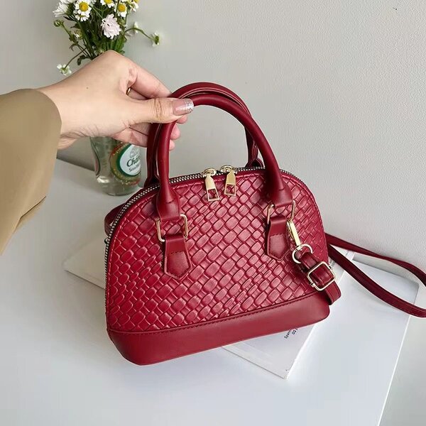 Sac à main élégant tressé