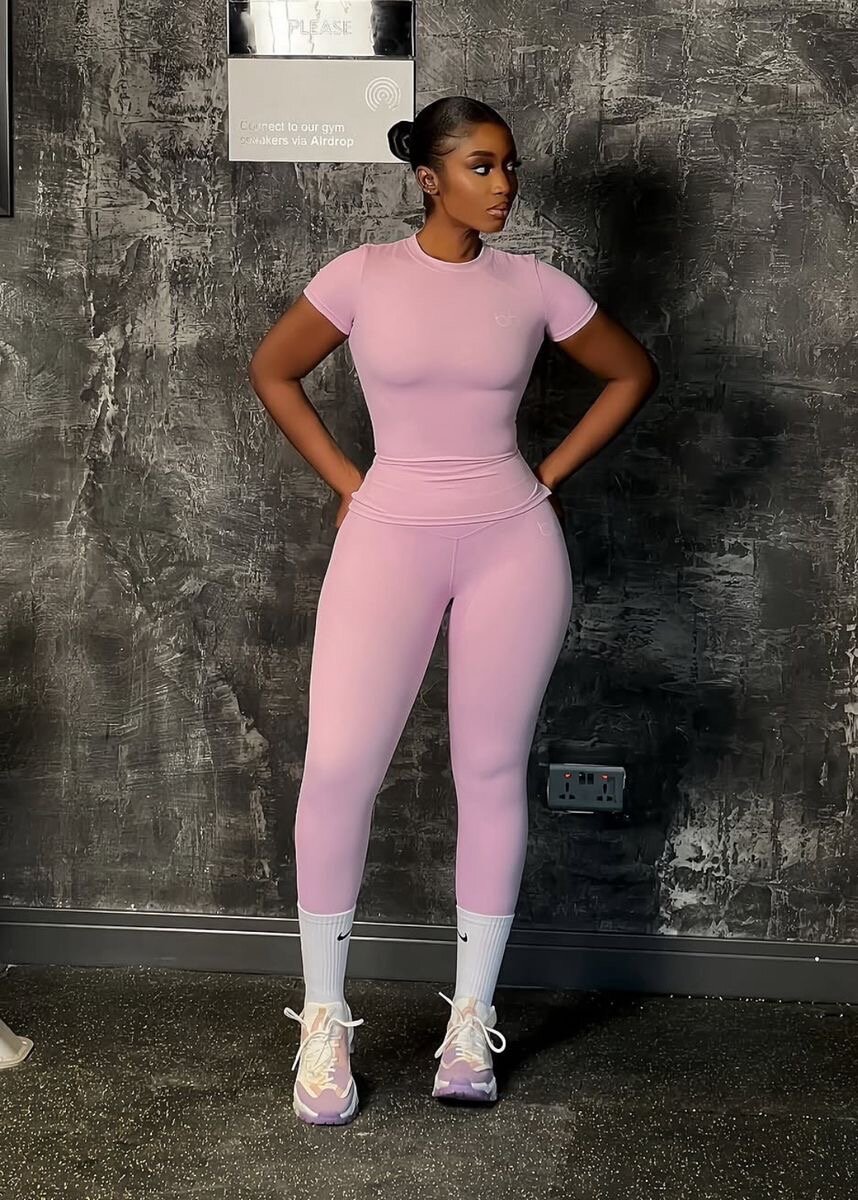 Ensemble de sport femme élégant