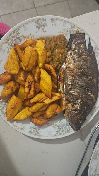 Poisson grillé avec plantains