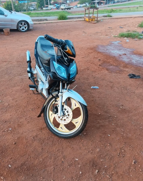 Moto sportive de ville X4