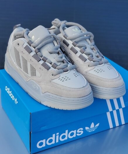 Adidas 2000 Sneakers