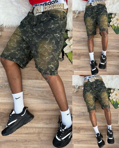 Shorts en jean avec motif papillon