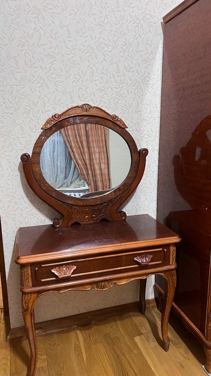 Спальный гарнитур