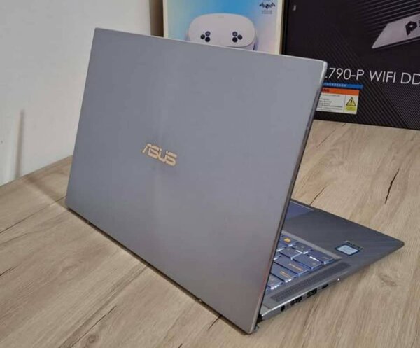 Ordinateur Portable Puissant Ultra-Fin