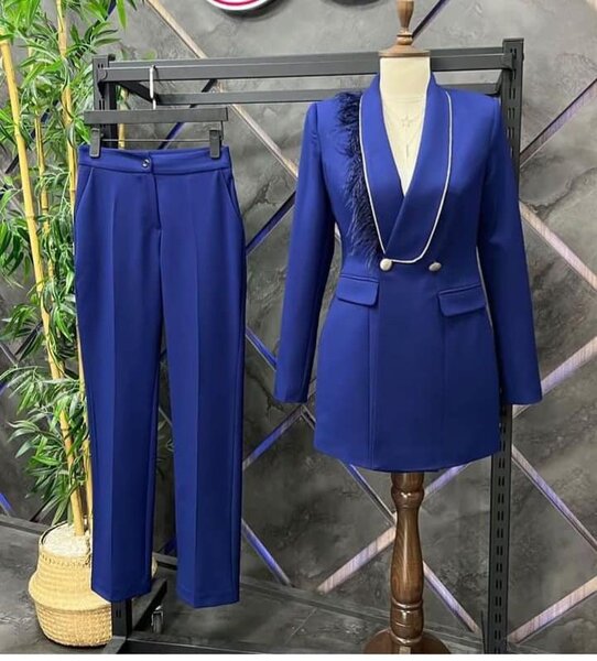 Costume bleu classique, veste et pantalon