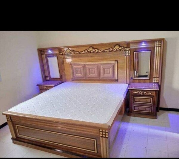 Lit en bois avec rangements