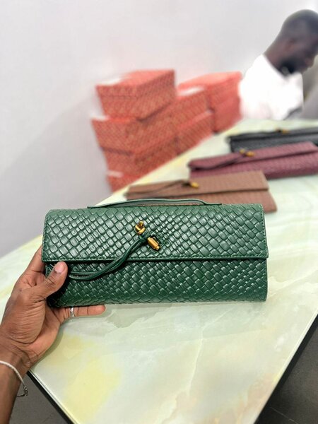 Élégant sac pochette en cuir