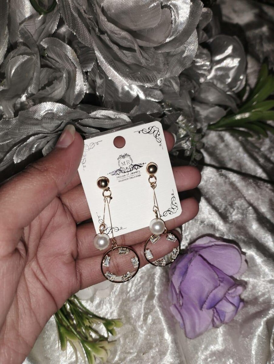 Fashionable stylish design earrings for girls and women