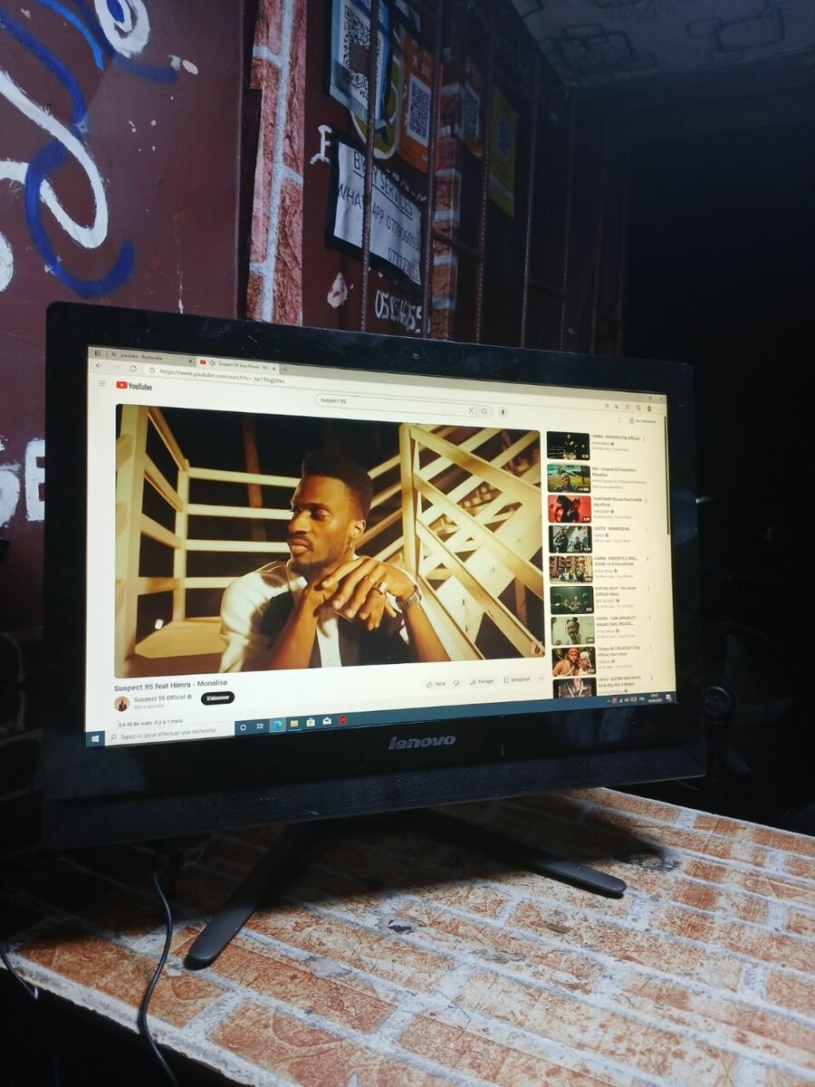 LENOVO CORE i3 - 23 POUCES