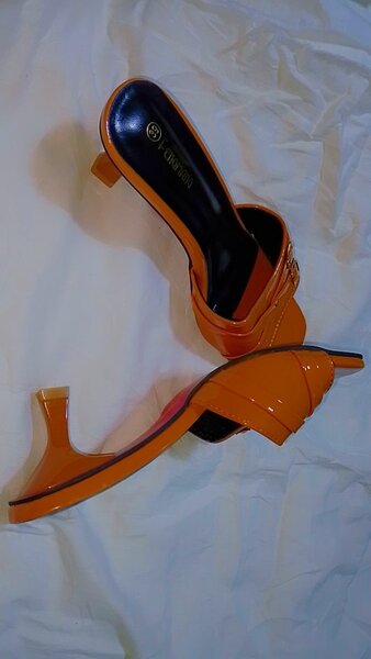 Sandales à talons orange